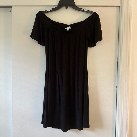 Abound Dresses & Skirts - Abound Off the Shoulder Dress